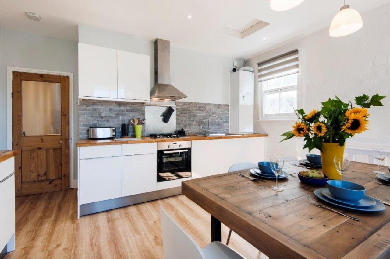 Modern Family Home In London Close To Amenities And Train 外观 照片