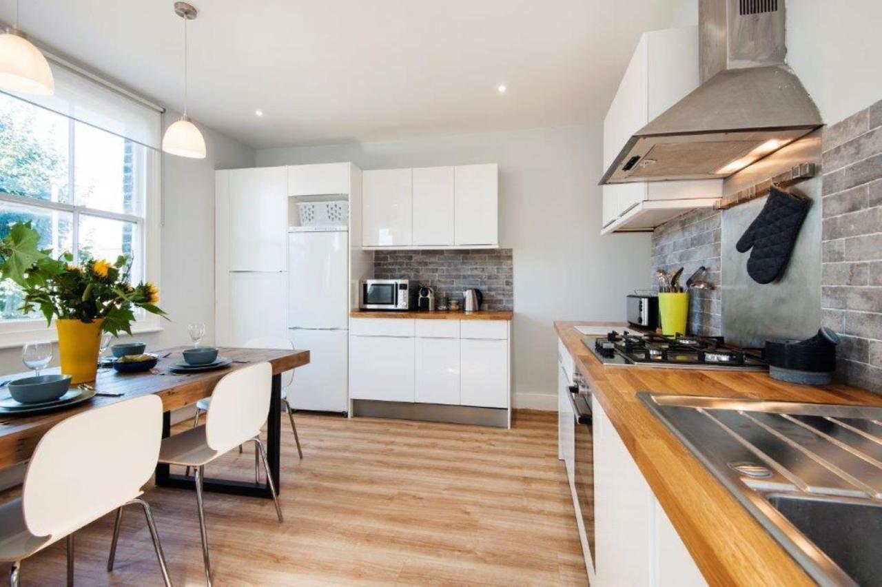 Modern Family Home In London Close To Amenities And Train 外观 照片