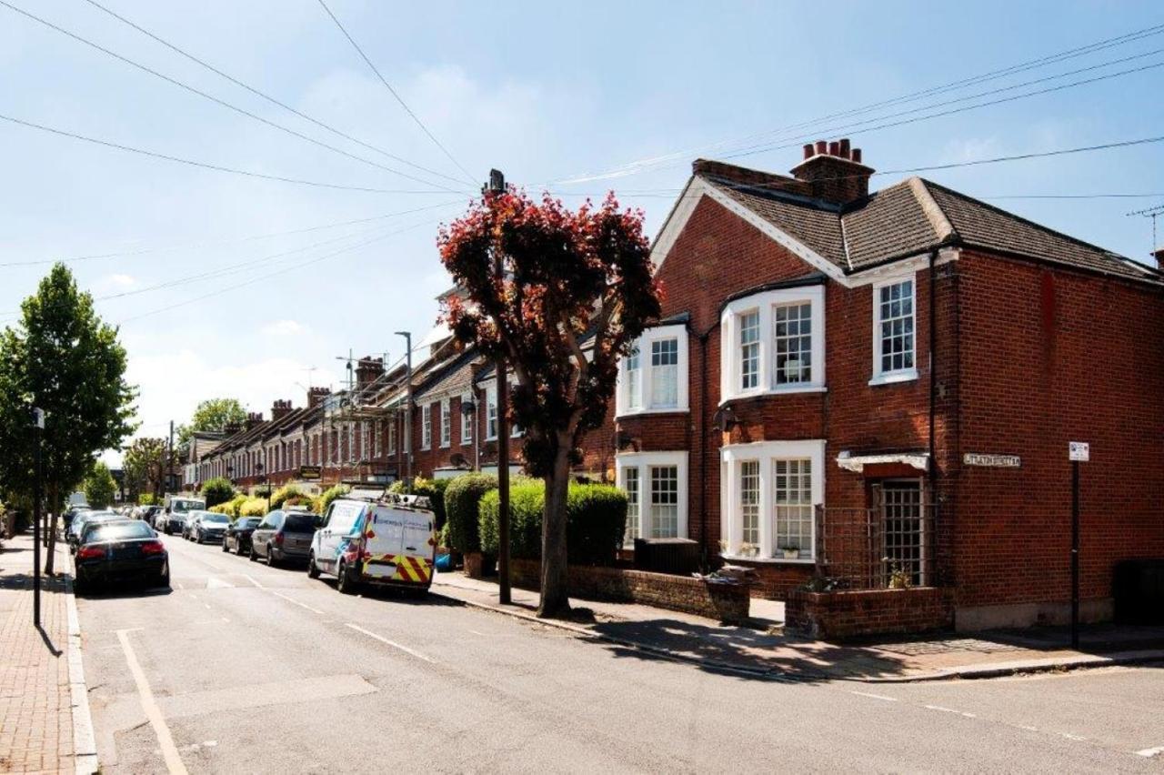 Modern Family Home In London Close To Amenities And Train 外观 照片